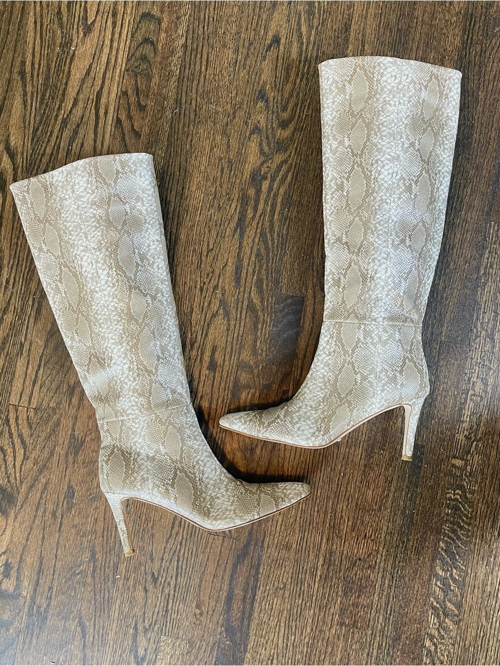 Women’s Knee-High Snakeskin Pointed Toe Stiletto Boots - Taupe